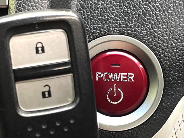 フィットハイブリッド Ｓパッケージ　禁煙車　純正ナビ　バックカメラ　衝突軽減ブレーキ　クルコン　スマートキー　ＨＩＤヘッド　純正１６インチアルミ　オートライト　オートエアコン　パドルシフト　ＥＴＣ　ＢＬＵＥＴＯＯＴＨ（7枚目）