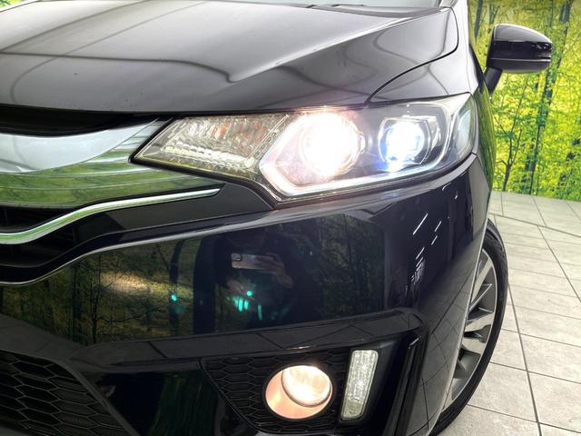 フィットハイブリッド Ｓパッケージ　禁煙車　純正ナビ　バックカメラ　衝突軽減ブレーキ　クルコン　スマートキー　ＨＩＤヘッド　純正１６インチアルミ　オートライト　オートエアコン　パドルシフト　ＥＴＣ　ＢＬＵＥＴＯＯＴＨ（12枚目）