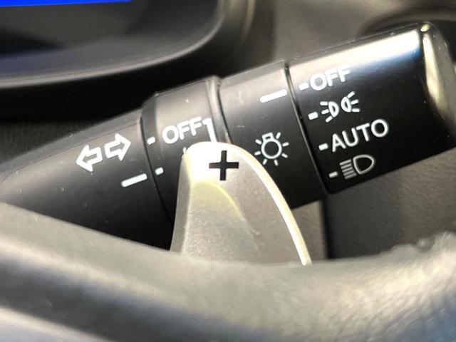 フィットハイブリッド Ｓパッケージ　禁煙車　純正ナビ　バックカメラ　衝突軽減ブレーキ　クルコン　スマートキー　ＨＩＤヘッド　純正１６インチアルミ　オートライト　オートエアコン　パドルシフト　ＥＴＣ　ＢＬＵＥＴＯＯＴＨ（25枚目）