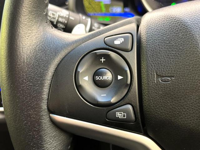 フィットハイブリッド Ｓパッケージ　禁煙車　純正ナビ　バックカメラ　衝突軽減ブレーキ　クルコン　スマートキー　ＨＩＤヘッド　純正１６インチアルミ　オートライト　オートエアコン　パドルシフト　ＥＴＣ　ＢＬＵＥＴＯＯＴＨ（27枚目）