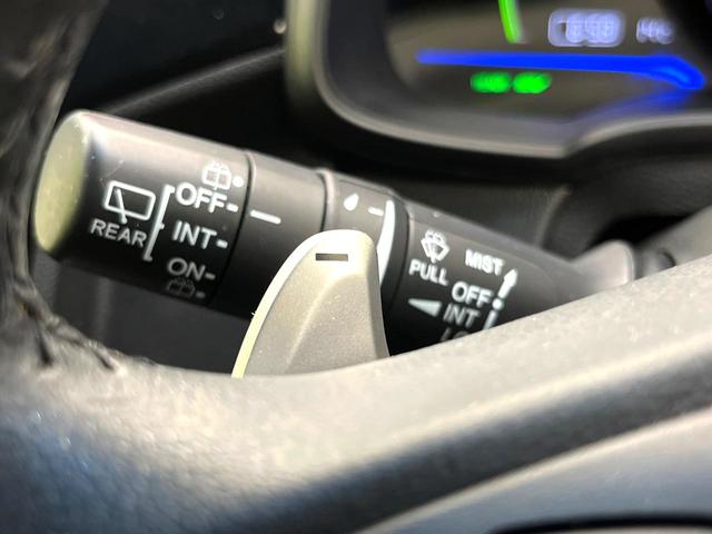 フィットハイブリッド Ｓパッケージ　禁煙車　純正ナビ　バックカメラ　衝突軽減ブレーキ　クルコン　スマートキー　ＨＩＤヘッド　純正１６インチアルミ　オートライト　オートエアコン　パドルシフト　ＥＴＣ　ＢＬＵＥＴＯＯＴＨ（29枚目）