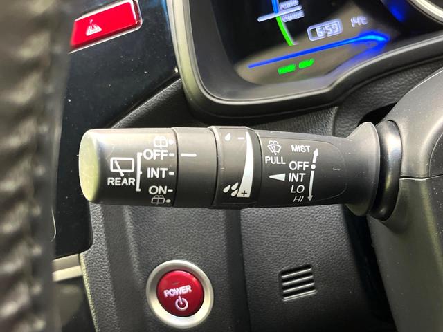 フィットハイブリッド Ｓパッケージ　禁煙車　純正ナビ　バックカメラ　衝突軽減ブレーキ　クルコン　スマートキー　ＨＩＤヘッド　純正１６インチアルミ　オートライト　オートエアコン　パドルシフト　ＥＴＣ　ＢＬＵＥＴＯＯＴＨ（31枚目）