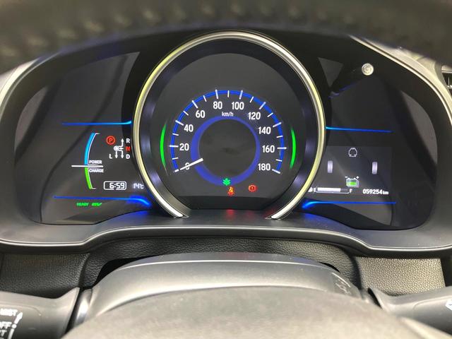 フィットハイブリッド Ｓパッケージ　禁煙車　純正ナビ　バックカメラ　衝突軽減ブレーキ　クルコン　スマートキー　ＨＩＤヘッド　純正１６インチアルミ　オートライト　オートエアコン　パドルシフト　ＥＴＣ　ＢＬＵＥＴＯＯＴＨ（32枚目）