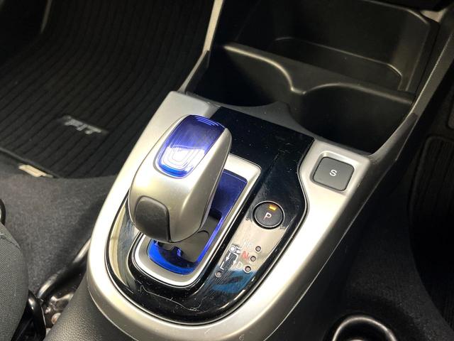 フィットハイブリッド Ｓパッケージ　禁煙車　純正ナビ　バックカメラ　衝突軽減ブレーキ　クルコン　スマートキー　ＨＩＤヘッド　純正１６インチアルミ　オートライト　オートエアコン　パドルシフト　ＥＴＣ　ＢＬＵＥＴＯＯＴＨ（35枚目）