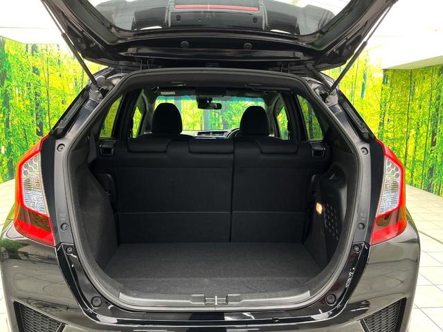 フィットハイブリッド Ｓパッケージ　禁煙車　純正ナビ　バックカメラ　衝突軽減ブレーキ　クルコン　スマートキー　ＨＩＤヘッド　純正１６インチアルミ　オートライト　オートエアコン　パドルシフト　ＥＴＣ　ＢＬＵＥＴＯＯＴＨ（39枚目）