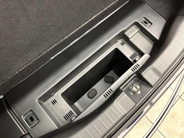 フィットハイブリッド Ｓパッケージ　禁煙車　純正ナビ　バックカメラ　衝突軽減ブレーキ　クルコン　スマートキー　ＨＩＤヘッド　純正１６インチアルミ　オートライト　オートエアコン　パドルシフト　ＥＴＣ　ＢＬＵＥＴＯＯＴＨ（41枚目）