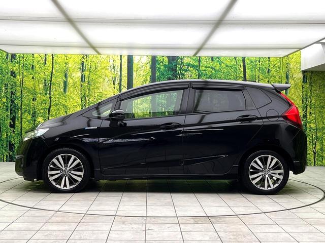 フィットハイブリッド Ｓパッケージ　禁煙車　純正ナビ　バックカメラ　衝突軽減ブレーキ　クルコン　スマートキー　ＨＩＤヘッド　純正１６インチアルミ　オートライト　オートエアコン　パドルシフト　ＥＴＣ　ＢＬＵＥＴＯＯＴＨ（54枚目）