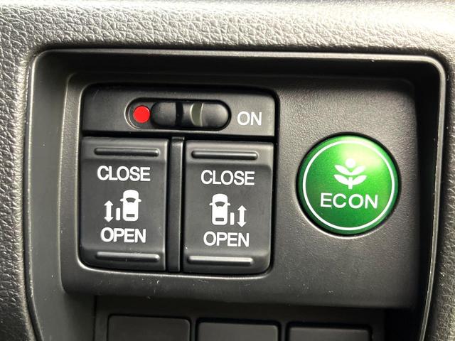 オデッセイ アブソルート・ＥＸ　禁煙車　純正ナビ　フリップダウンモニター　衝突軽減ブレーキシステム　両側電動スライドドア　ＨＩＤヘッド　クルコン　純正１８インチアルミ　パドルシフト　パワーシート　ＥＴＣ　スマートキー（6枚目）