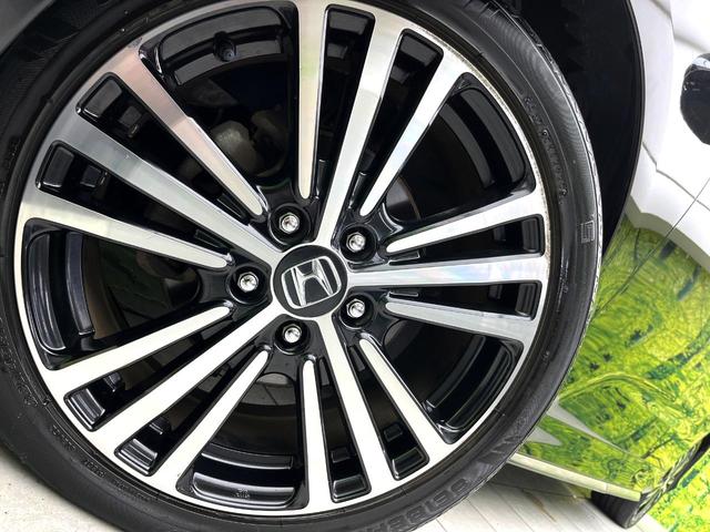 オデッセイ アブソルート・ＥＸ　禁煙車　純正ナビ　フリップダウンモニター　衝突軽減ブレーキシステム　両側電動スライドドア　ＨＩＤヘッド　クルコン　純正１８インチアルミ　パドルシフト　パワーシート　ＥＴＣ　スマートキー（13枚目）