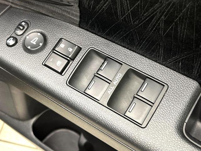 オデッセイ アブソルート・ＥＸ　禁煙車　純正ナビ　フリップダウンモニター　衝突軽減ブレーキシステム　両側電動スライドドア　ＨＩＤヘッド　クルコン　純正１８インチアルミ　パドルシフト　パワーシート　ＥＴＣ　スマートキー（22枚目）