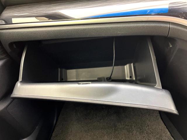 オデッセイ アブソルート・ＥＸ　禁煙車　純正ナビ　フリップダウンモニター　衝突軽減ブレーキシステム　両側電動スライドドア　ＨＩＤヘッド　クルコン　純正１８インチアルミ　パドルシフト　パワーシート　ＥＴＣ　スマートキー（40枚目）