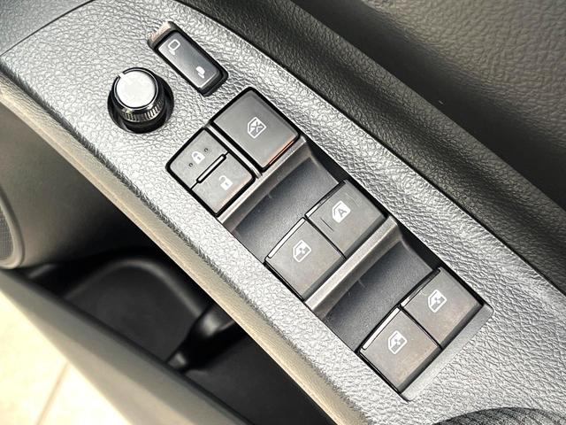 シエンタ Ｇ　クエロ　純正ＳＤナビ　バックカメラ　トヨタセーフティセンス　ＬＥＤヘッドライト　ビルトインＥＴＣ　スマートキー　オートエアコン　ドライブレコーダー　Ｂｌｕｅｔｏｏｔｈ再生　フルセグＴＶ　ステアリングスイッチ（26枚目）