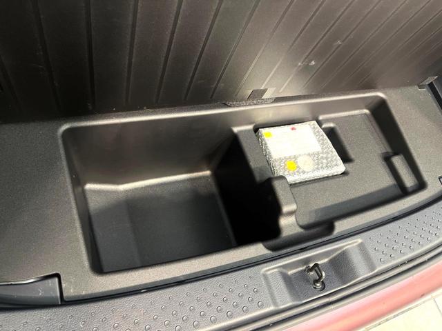 シエンタ Ｇ　クエロ　純正ＳＤナビ　バックカメラ　トヨタセーフティセンス　ＬＥＤヘッドライト　ビルトインＥＴＣ　スマートキー　オートエアコン　ドライブレコーダー　Ｂｌｕｅｔｏｏｔｈ再生　フルセグＴＶ　ステアリングスイッチ（36枚目）