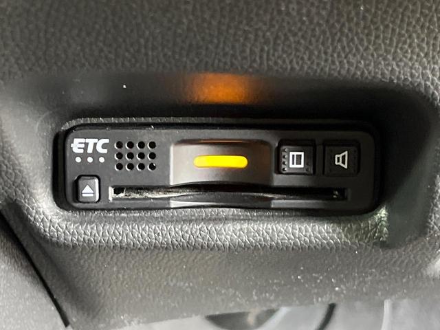 フィット 13G・S ホンダセンシング 純正SDナビ バックカメラ ホンダセンシング レーダークルーズ 禁煙車 ドラレコ スマートキー LEDヘッド ETC 車線逸脱警報 オートライト オートエアコン 純正15インチアルミ(7枚目)
