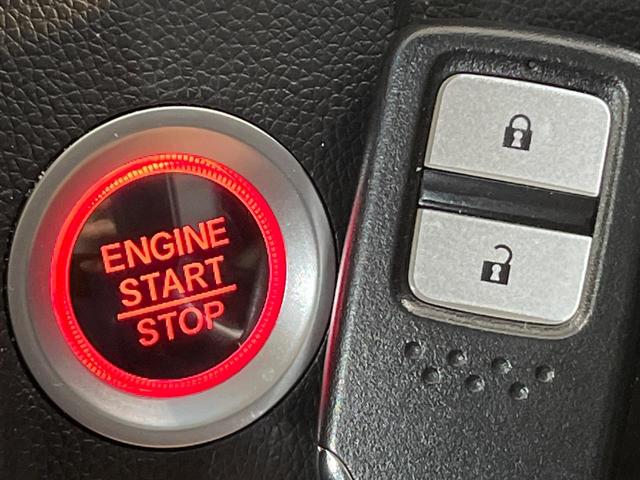 フィット 13G・S ホンダセンシング 純正SDナビ バックカメラ ホンダセンシング レーダークルーズ 禁煙車 ドラレコ スマートキー LEDヘッド ETC 車線逸脱警報 オートライト オートエアコン 純正15インチアルミ(8枚目)