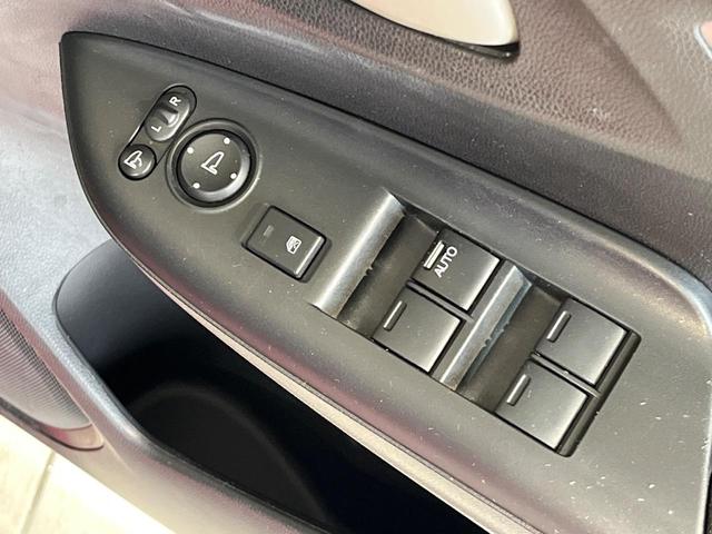 フィット 13G・S ホンダセンシング 純正SDナビ バックカメラ ホンダセンシング レーダークルーズ 禁煙車 ドラレコ スマートキー LEDヘッド ETC 車線逸脱警報 オートライト オートエアコン 純正15インチアルミ(41枚目)