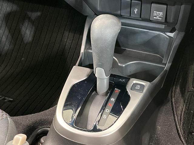 フィット 13G・S ホンダセンシング 純正SDナビ バックカメラ ホンダセンシング レーダークルーズ 禁煙車 ドラレコ スマートキー LEDヘッド ETC 車線逸脱警報 オートライト オートエアコン 純正15インチアルミ(43枚目)