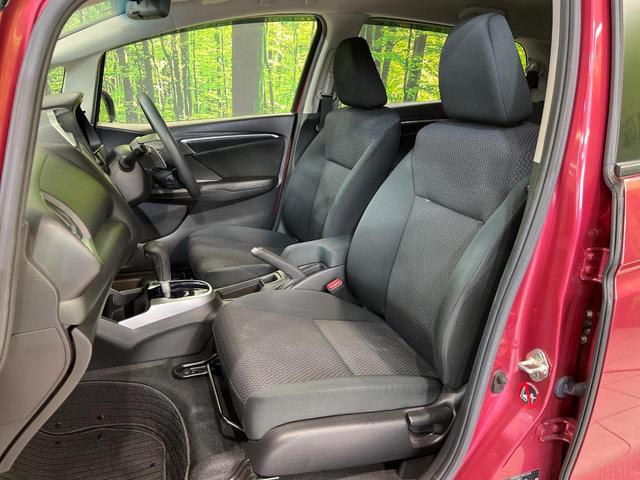 フィット 13G・S ホンダセンシング 純正SDナビ バックカメラ ホンダセンシング レーダークルーズ 禁煙車 ドラレコ スマートキー LEDヘッド ETC 車線逸脱警報 オートライト オートエアコン 純正15インチアルミ(59枚目)