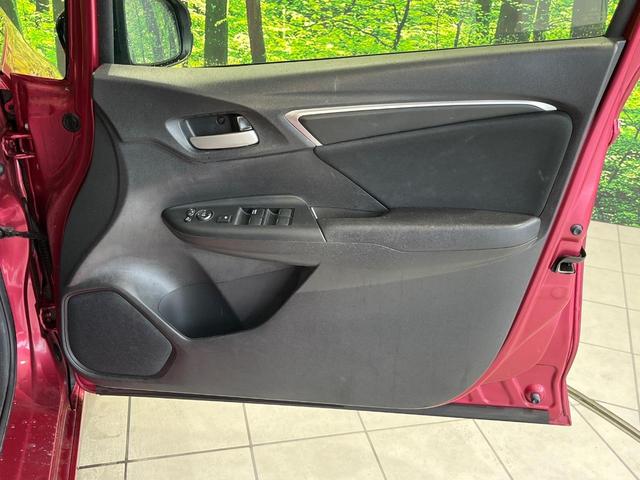フィット 13G・S ホンダセンシング 純正SDナビ バックカメラ ホンダセンシング レーダークルーズ 禁煙車 ドラレコ スマートキー LEDヘッド ETC 車線逸脱警報 オートライト オートエアコン 純正15インチアルミ(64枚目)