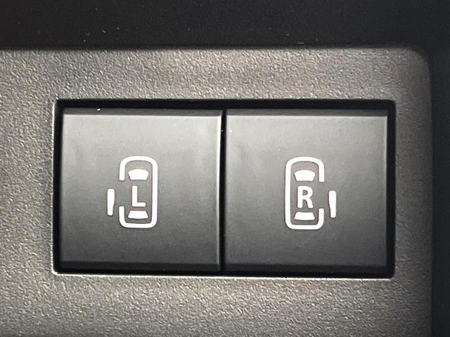 【両側パワースライドドア】スマートキーや運転席のスイッチで後席両側スライドドアの開閉が可能♪電動だから力を入れてドアを開ける必要が無く、小さなお子様でも簡単に開け閉めでき快適です♪