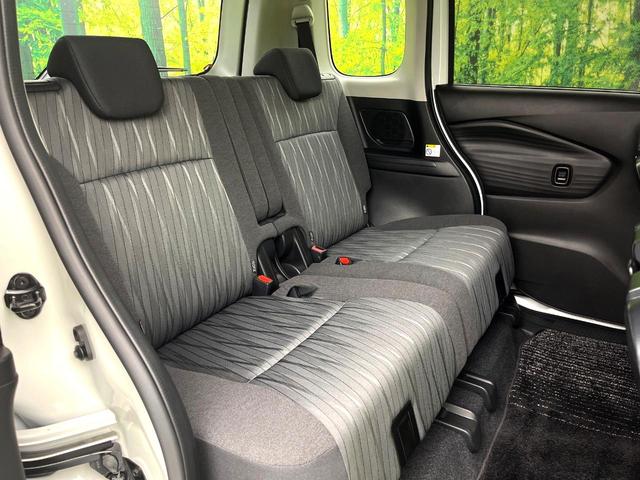 後部座席も気になるようなキズ・汚れやへたり等、大きなダメージはなく、良好な状態です。