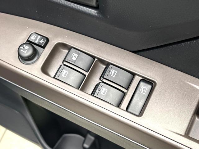 ルーミー Ｇ　禁煙車　スマートアシスト　純正９型ディスプレイオーディオ　全周囲カメラ　両側パワースライドドア　シートヒーター　オートエアコン　コーナーセンサー　スマートキー　オートライト　ＥＴＣ（31枚目）