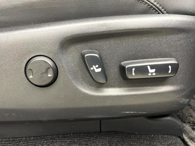 ランドクルーザープラド TX Lパッケージ 禁煙車 7人乗り 4WD 純正ナビ 全周囲カメラ パワーシート シートヒーター ウッドコンビステアリング LEDヘッドライト 純正19インチアルミ 黒革シート クルーズコントロール ETC(6枚目)