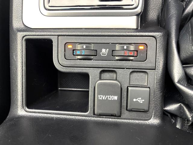ランドクルーザープラド TX Lパッケージ 禁煙車 7人乗り 4WD 純正ナビ 全周囲カメラ パワーシート シートヒーター ウッドコンビステアリング LEDヘッドライト 純正19インチアルミ 黒革シート クルーズコントロール ETC(7枚目)