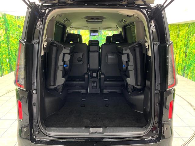 セレナ ハイウェイスターＶ　禁煙車　純正１２型ナビ　フリップダウン　プロパイロット　全周囲カメラ　両側電動スライドドア　デジタルインナーミラー　ブラインドスポット　インテリジェントエマージェンシーブレーキ　ＥＴＣ（10枚目）