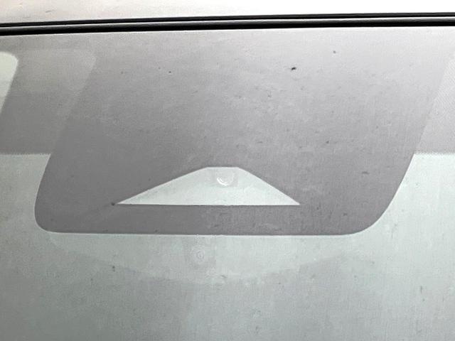 セレナ ハイウェイスターＶ　禁煙車　純正１２型ナビ　フリップダウン　プロパイロット　全周囲カメラ　両側電動スライドドア　デジタルインナーミラー　ブラインドスポット　インテリジェントエマージェンシーブレーキ　ＥＴＣ（21枚目）