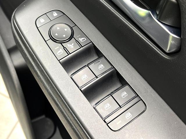 セレナ ハイウェイスターＶ　禁煙車　純正１２型ナビ　フリップダウン　プロパイロット　全周囲カメラ　両側電動スライドドア　デジタルインナーミラー　ブラインドスポット　インテリジェントエマージェンシーブレーキ　ＥＴＣ（23枚目）