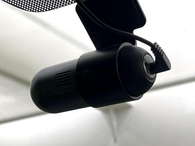 ワゴンR リミテッド 禁煙車 スマートキー ドライブレコーダー ETC オートライト HIDヘッドライト オートエアコン パワーウィンドウ 電動格納ミラー 純正革巻きステアリング CD FM ラジオ フロアマット(4枚目)