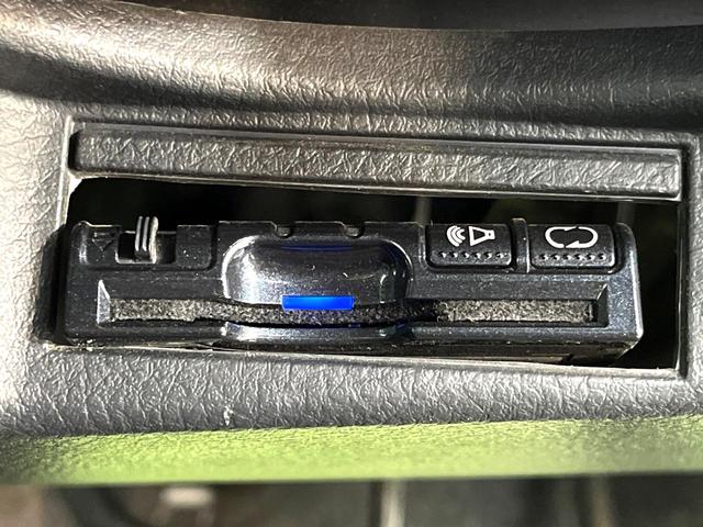 ワゴンR リミテッド 禁煙車 スマートキー ドライブレコーダー ETC オートライト HIDヘッドライト オートエアコン パワーウィンドウ 電動格納ミラー 純正革巻きステアリング CD FM ラジオ フロアマット(5枚目)