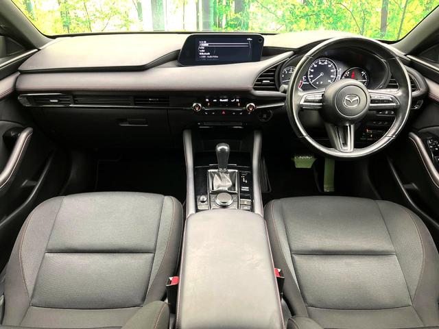 MAZDA3ファストバック 20S ブラックトーンエディション 8.8型ナビ 全周囲カメラ 衝突被害軽減システム 禁煙車 パワーシート シートヒーター シートメモリー ドラレコ コーナーセンサー LEDヘッド ETC 純正18インチアルミ オートハイビーム(2枚目)