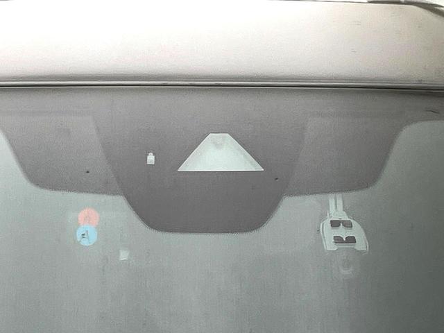 MAZDA3ファストバック 20S ブラックトーンエディション 8.8型ナビ 全周囲カメラ 衝突被害軽減システム 禁煙車 パワーシート シートヒーター シートメモリー ドラレコ コーナーセンサー LEDヘッド ETC 純正18インチアルミ オートハイビーム(4枚目)