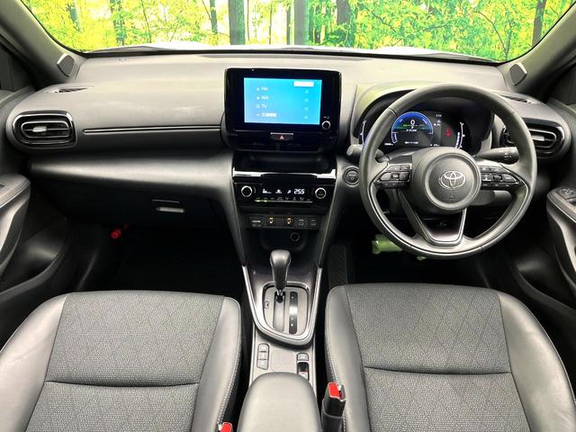 ヤリスクロス ハイブリッドZ 全周囲カメラ 衝突被害軽減システム レーダークルーズ 禁煙車 パワーシート ドラレコ コーナーセンサー スマートキー LEDヘッド ビルトインETC 純正18インチアルミ 車線逸脱警報 オートライト(2枚目)