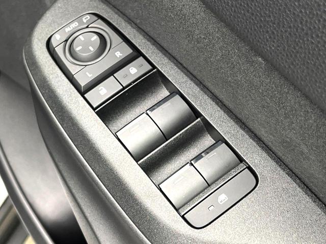 ヤリスクロス ハイブリッドZ 全周囲カメラ 衝突被害軽減システム レーダークルーズ 禁煙車 パワーシート ドラレコ コーナーセンサー スマートキー LEDヘッド ビルトインETC 純正18インチアルミ 車線逸脱警報 オートライト(21枚目)