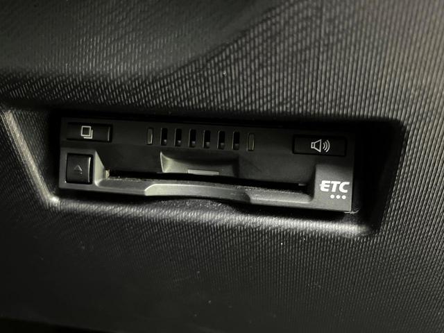 アクア Ｇ　ＧＲスポーツ・１７インチパッケージ　禁煙車　セーフティセンス　純正９型ナビ　バックカメラ　ＥＴＣ　車線逸脱警報　オートマティックハイビーム　横滑り防止装置　ＬＥＤヘッド　オートライト　オートエアコン　電動格納ミラー　スマートキー（6枚目）