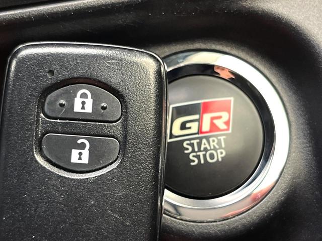 アクア Ｇ　ＧＲスポーツ・１７インチパッケージ　禁煙車　セーフティセンス　純正９型ナビ　バックカメラ　ＥＴＣ　車線逸脱警報　オートマティックハイビーム　横滑り防止装置　ＬＥＤヘッド　オートライト　オートエアコン　電動格納ミラー　スマートキー（7枚目）