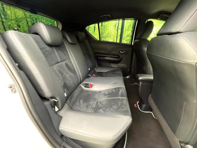 アクア Ｇ　ＧＲスポーツ・１７インチパッケージ　禁煙車　セーフティセンス　純正９型ナビ　バックカメラ　ＥＴＣ　車線逸脱警報　オートマティックハイビーム　横滑り防止装置　ＬＥＤヘッド　オートライト　オートエアコン　電動格納ミラー　スマートキー（9枚目）