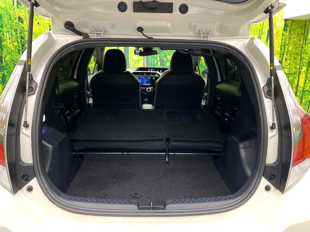 アクア Ｇ　ＧＲスポーツ・１７インチパッケージ　禁煙車　セーフティセンス　純正９型ナビ　バックカメラ　ＥＴＣ　車線逸脱警報　オートマティックハイビーム　横滑り防止装置　ＬＥＤヘッド　オートライト　オートエアコン　電動格納ミラー　スマートキー（10枚目）