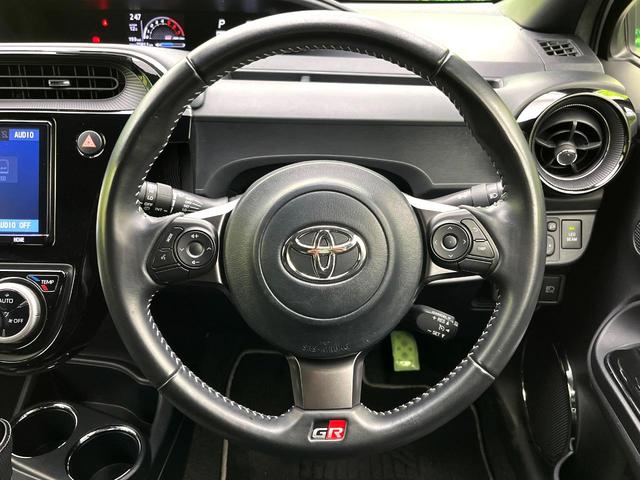 アクア Ｇ　ＧＲスポーツ・１７インチパッケージ　禁煙車　セーフティセンス　純正９型ナビ　バックカメラ　ＥＴＣ　車線逸脱警報　オートマティックハイビーム　横滑り防止装置　ＬＥＤヘッド　オートライト　オートエアコン　電動格納ミラー　スマートキー（11枚目）