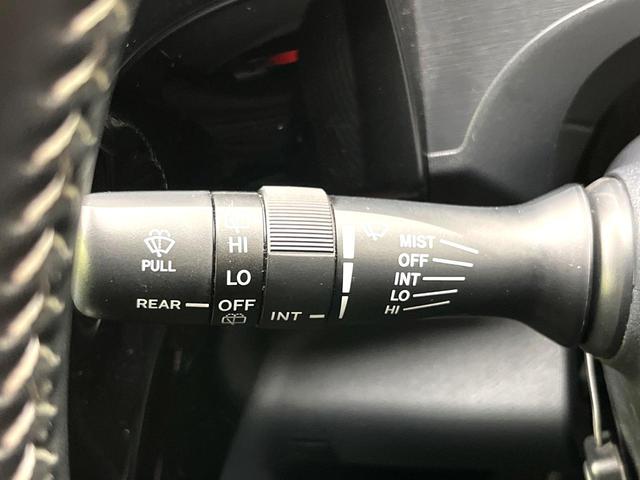 アクア Ｇ　ＧＲスポーツ・１７インチパッケージ　禁煙車　セーフティセンス　純正９型ナビ　バックカメラ　ＥＴＣ　車線逸脱警報　オートマティックハイビーム　横滑り防止装置　ＬＥＤヘッド　オートライト　オートエアコン　電動格納ミラー　スマートキー（22枚目）