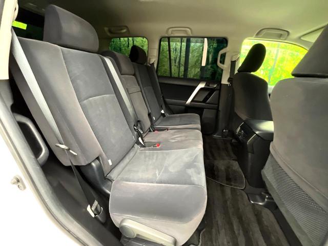 ランドクルーザープラド TX 4WD 7人乗り TRDエアロ 9インチナビ バックカメラ セーフティセンス 禁煙車 コーナーセンサー スマートキー LEDヘッドライト ルーフレール ビルトインETC 純正17インチアルミ(8枚目)