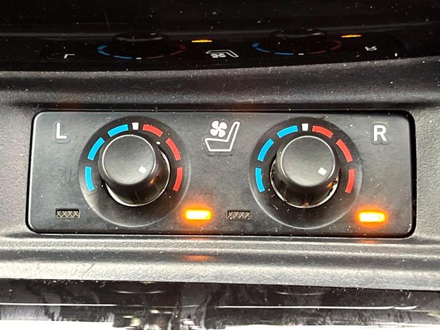 アルファードハイブリッド SR Cパッケージ 禁煙車 4WD サンルーフ フリップダウンモニター 純正9インチディスプレイオーディオ バックカメラ デジタルインナーミラー 黒革シート 両側パワースライドドア パワーバックドア ETC(41枚目)