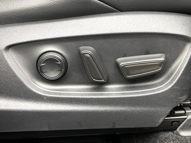 カローラクロス ハイブリッド　Ｚ　パノラマルーフ　純正１０．５型ディスプレイオーディオ　全周囲カメラ　トヨタセーフティー　アダプディブクルーズコントロール　禁煙車　パワーバックドア　ハーフレザー　パワーシート　シートヒーター（42枚目）