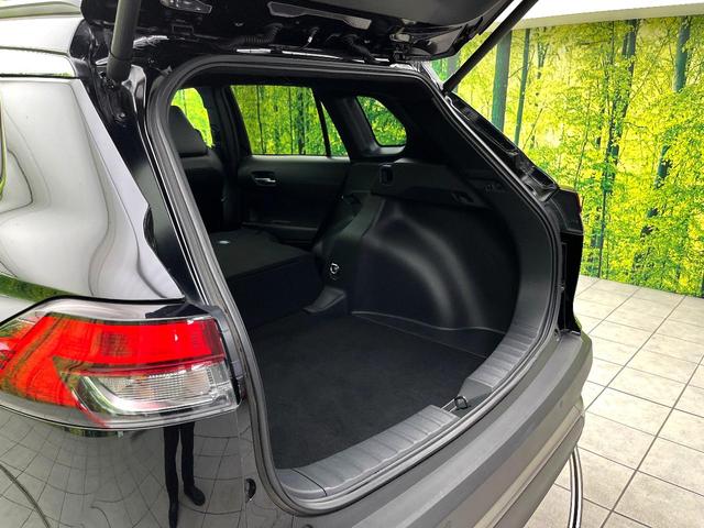 カローラクロス ハイブリッド　Ｚ　パノラマルーフ　純正１０．５型ディスプレイオーディオ　全周囲カメラ　トヨタセーフティー　アダプディブクルーズコントロール　禁煙車　パワーバックドア　ハーフレザー　パワーシート　シートヒーター（54枚目）