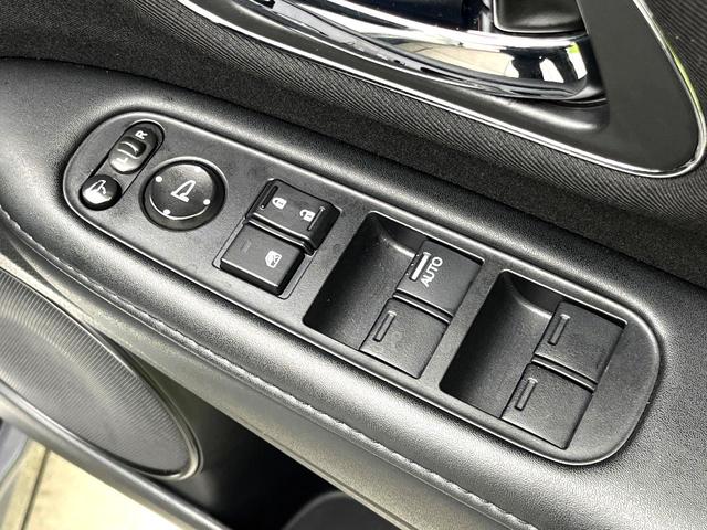 ヴェゼル ハイブリッドＸ　純正８型ナビ　バックカメラ　スマートキー　ＬＥＤヘッドライト　純正１６インチアルミホイール　パドルシフト　オートライト　クルーズコントロール　電動パーキング　ＥＴＣ　ドライブレコーダー　禁煙車（32枚目）