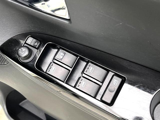 タント カスタムＲＳ　トップエディションＳＡＩＩ　ターボ　純正ナビ　バックカメラ　両側電動スライドドア　衝突軽減ブレーキシステム　禁煙車　ＥＴＣ　純正１５インチアルミ　スマートキー　ＨＩＤヘッド　オートエアコン　ロールサンシェード　ＢＬＵＥＴＯＯＴＨ（22枚目）