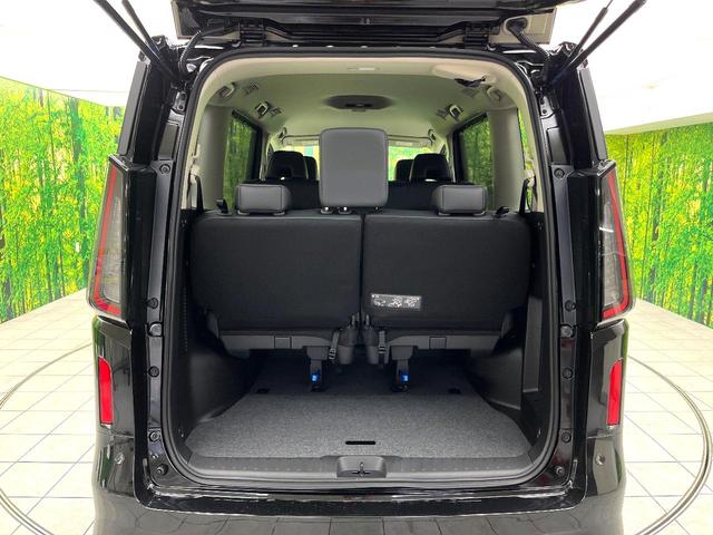 セレナ ハイウェイスターＶ　登録済未使用車　純正１２．３インチナビ　アラウンドビューモニター　プロパイロット　ハンズフリー両側電動スライドドア　純正１６インチアルミ　ＬＥＤヘッド　パドルシフト　オートライト　オートエアコン（11枚目）